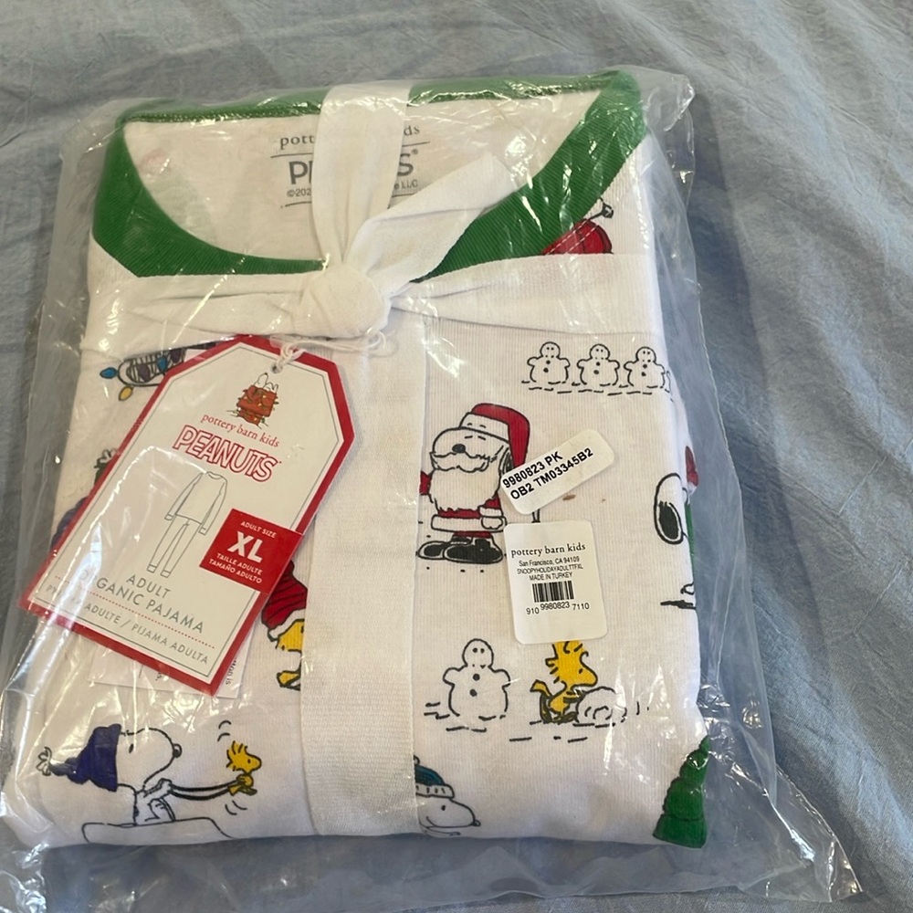NWT Peanuts  christmas pajamas